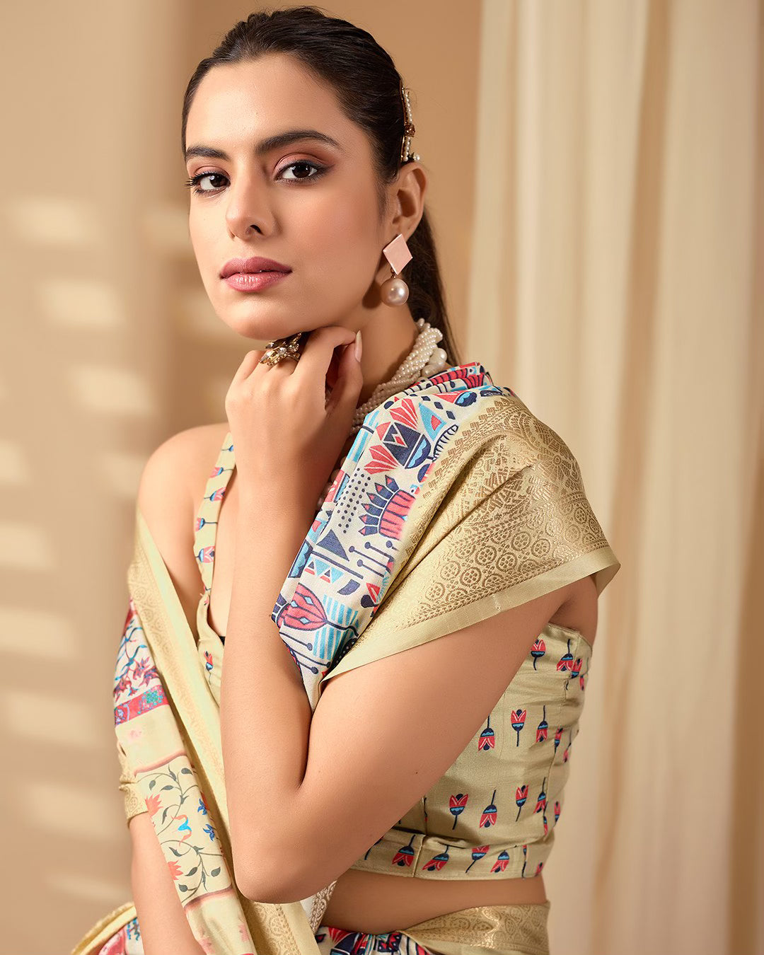 Exquisite Soft Lichi Silk Saree Enriched With Golden Zari Border