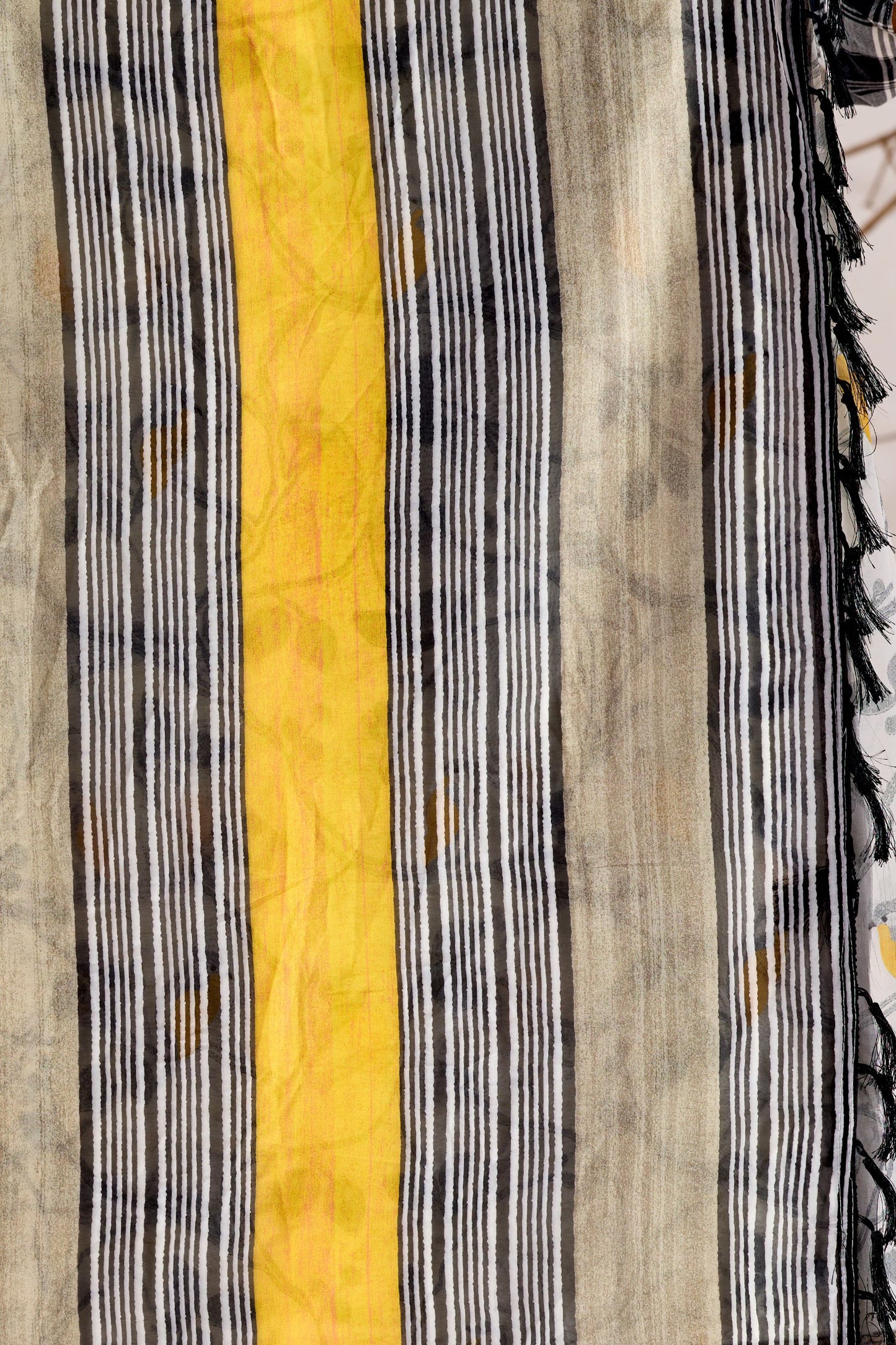 Soft Georgette Lightweight Saree with Delicate Cream Base