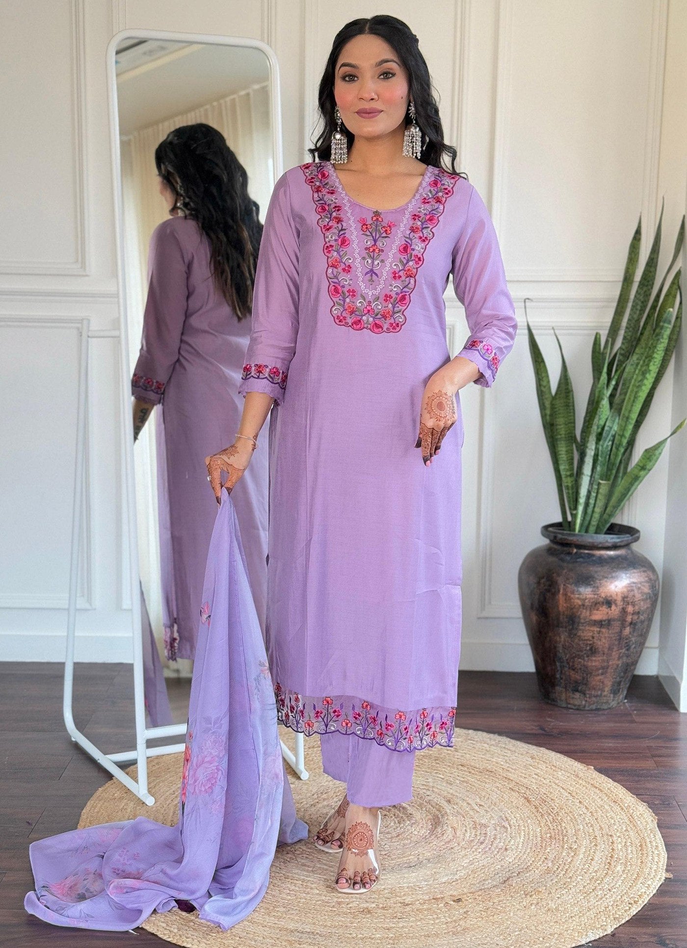 Lavender tesla embroidered women’s kurta pent dupatta set.
