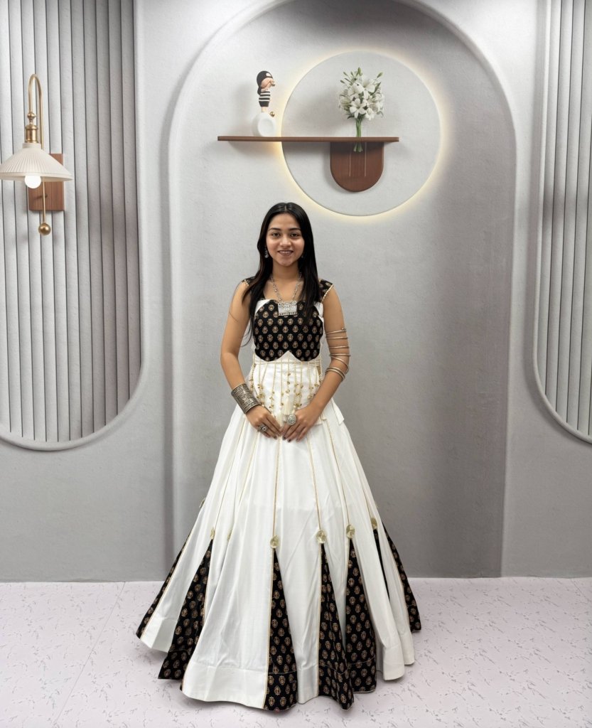 Royal Noir Bandhani Panelled Designer Gown