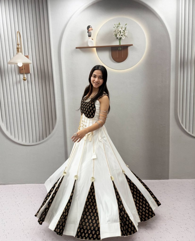 Royal Noir Bandhani Panelled Designer Gown