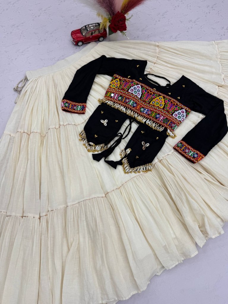 Royal Kutchi Mirror Work Designer Blouse Set
