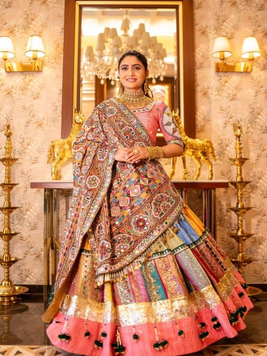 Navratri lengha choli Wearing by Geeta Rabari – view 11
