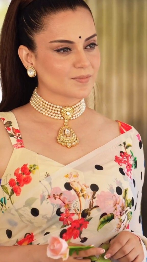 Kangana Ranaut beautiful in a saree
