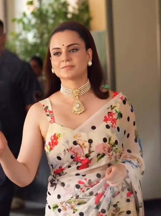 Kangana Ranaut beautiful in a saree