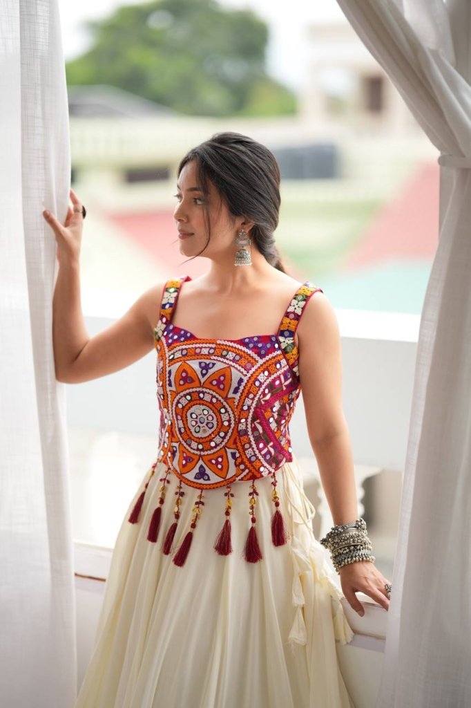 Navratri best Rajwadi Red colour chinya choli