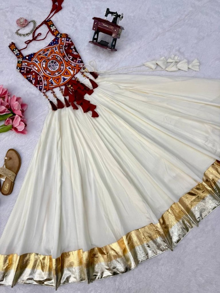 Navratri best Rajwadi Red colour chinya choli