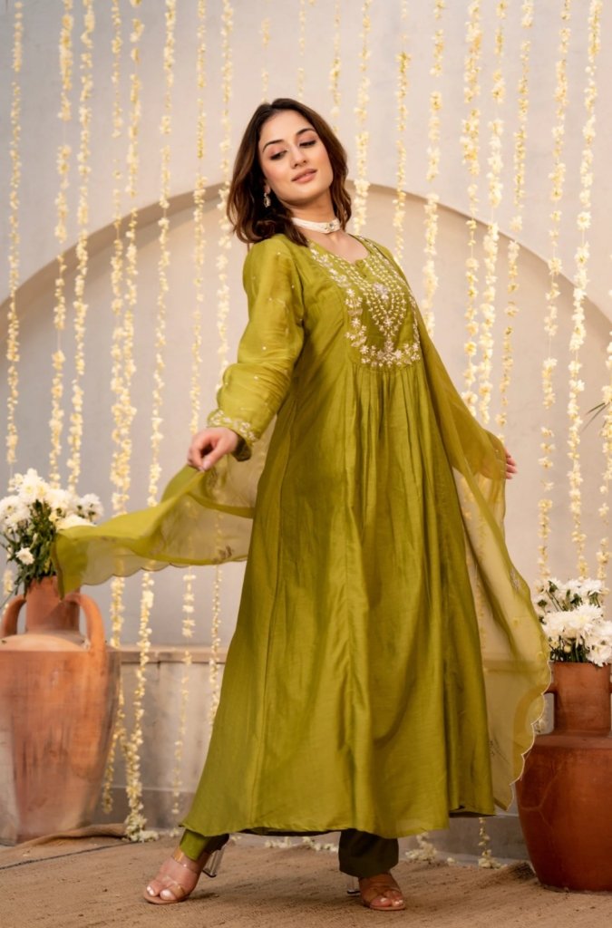 Kurta Set With Dupatta And Pant Women's Chanderi Silk Flared