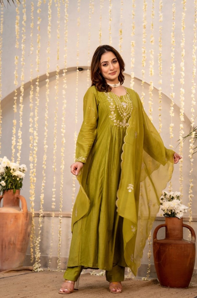 Kurta Set With Dupatta And Pant Women's Chanderi Silk Flared