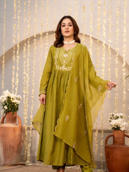 Kurta Set With Dupatta And Pant Women's Chanderi Silk Flared