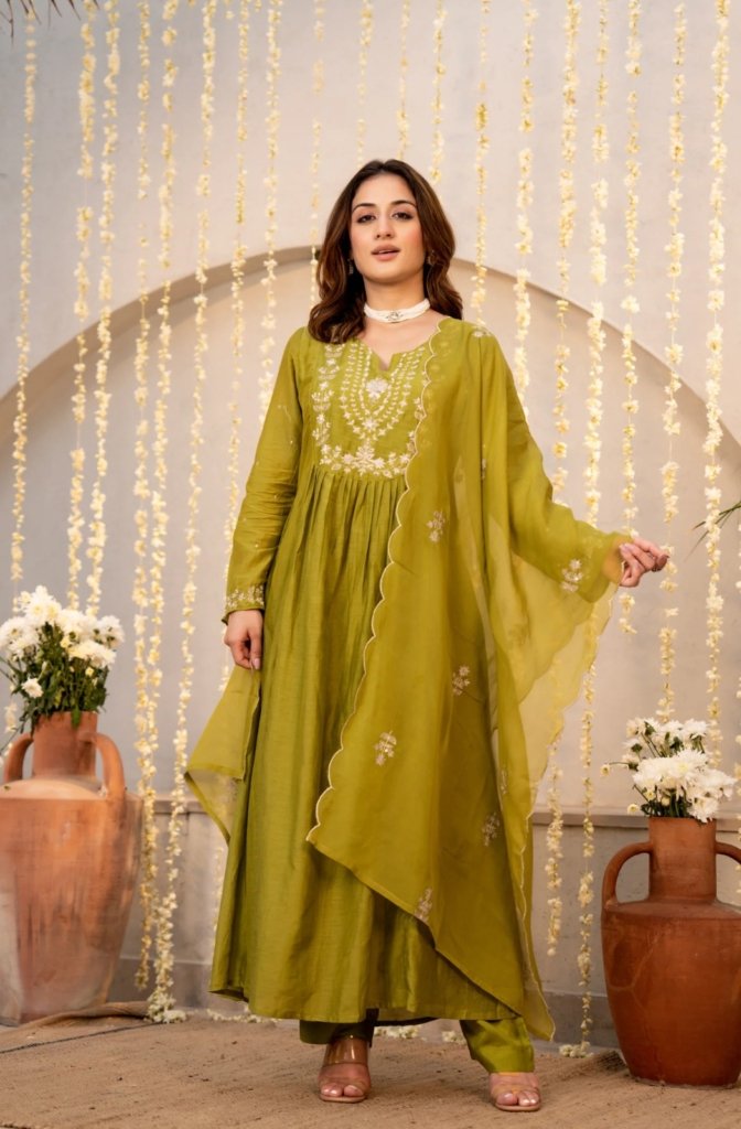 Kurta Set With Dupatta And Pant Women's Chanderi Silk Flared