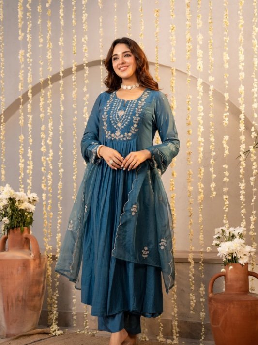 Kurta Set With Dupatta And Pant Women's Chanderi Silk Flared