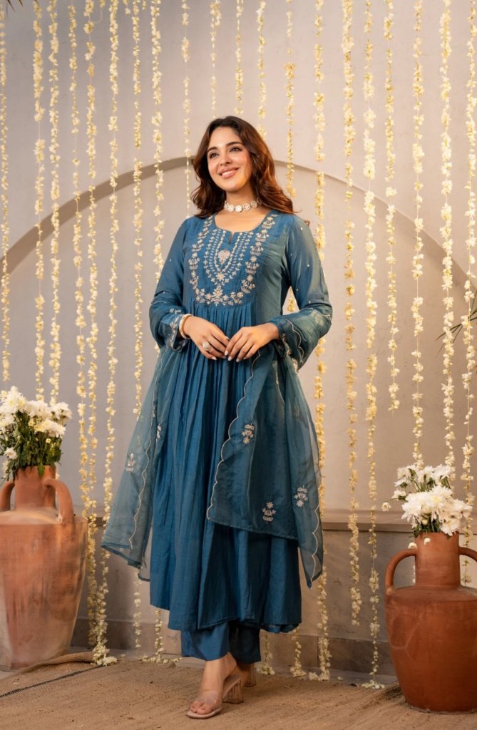 Kurta Set With Dupatta And Pant Women's Chanderi Silk Flared