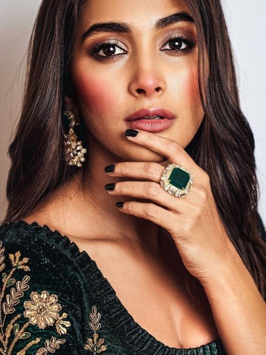 Pooja Hegde Collection Velvet Lehenga – view 8